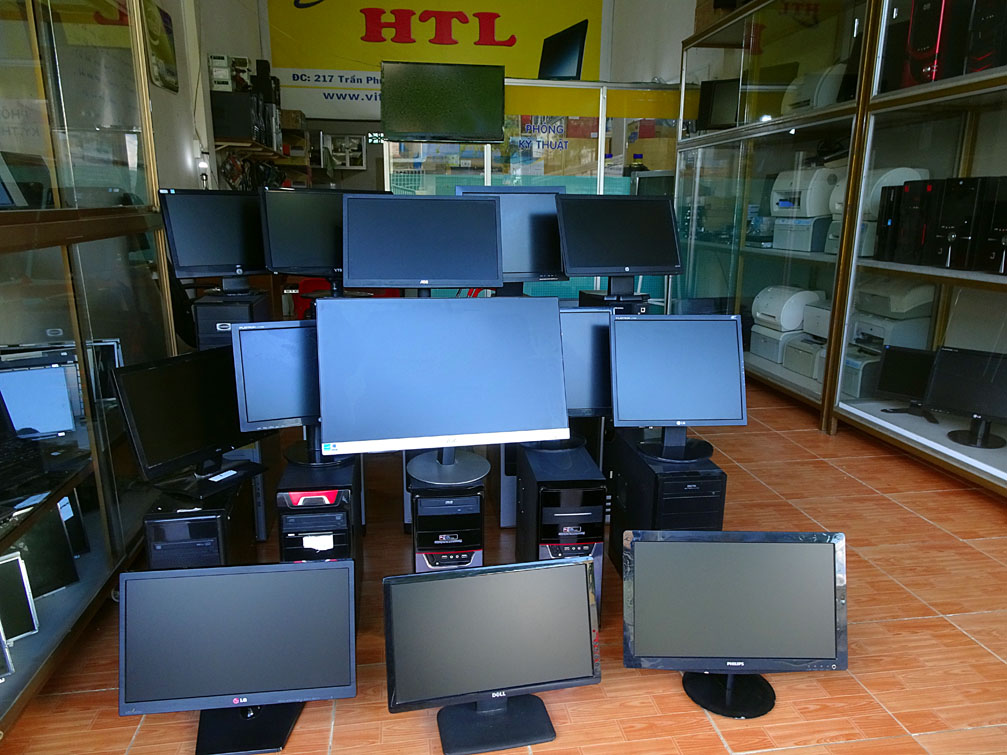 Các loại màn hình máy tính tại cửa hàng HTL Kon Tum